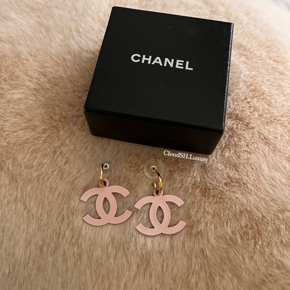 Auth Chanel Vintage Pink CC Logo Earrings w/ Gold hdw